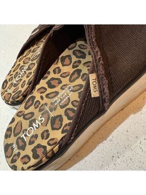 TOMS Leopard Print Brown Slippers woman’s size 5.5